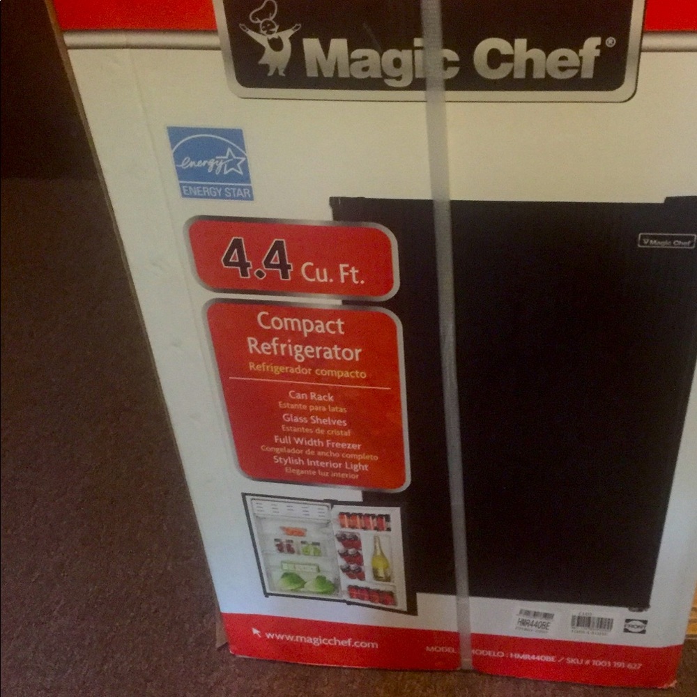 Magic chef mini refrigerator